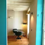 Appartement Romantic Brand New In Paris, Bathroom, Kitchen Parijs