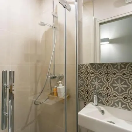 Romantic Brand New In Paris, Bathroom, Kitchen París
